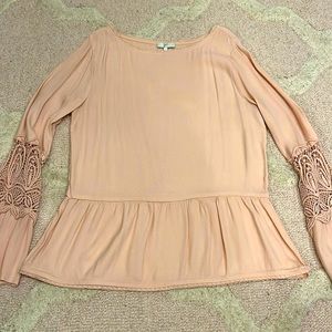 Joie XS flutter sleeve, lace top